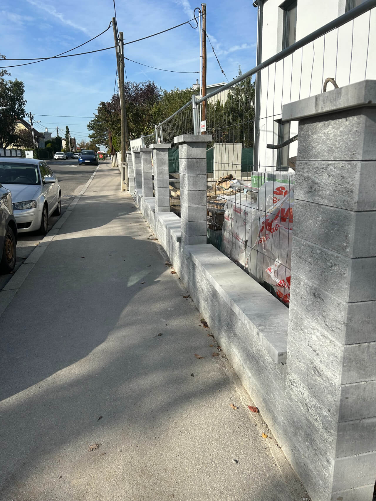 essling_vorderseite_aussenansicht_einfriedung