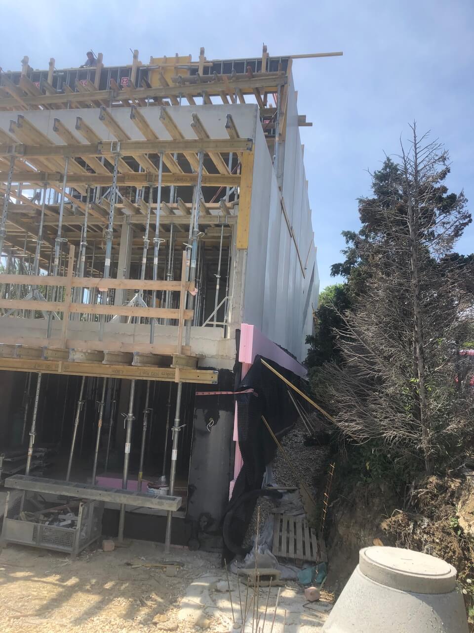 klosterneuburg_seitliche_aussenansicht_auf_die_strasse